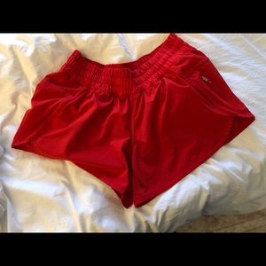 Lululemon Tracker Shorts 4” Size 6